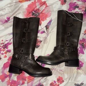 Brand New brown boots size 8